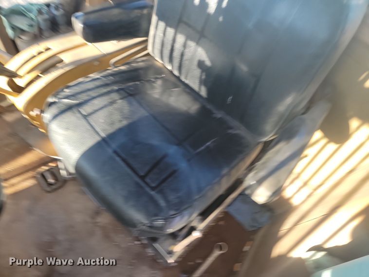 image for item KT9976 1985 Caterpillar 140G  motor grader