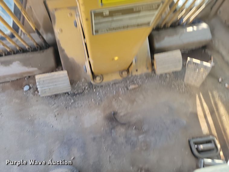 image for item KT9976 1985 Caterpillar 140G  motor grader