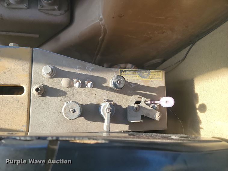 image for item KT9976 1985 Caterpillar 140G  motor grader