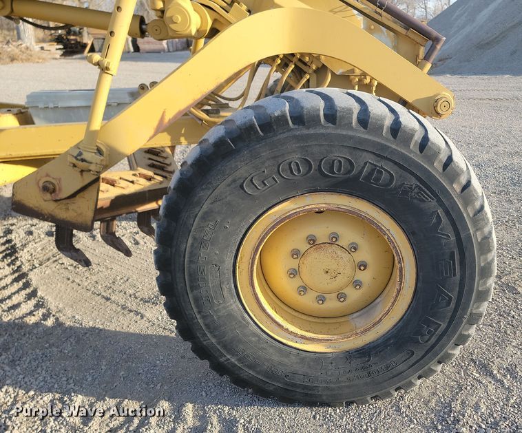 image for item KT9976 1985 Caterpillar 140G  motor grader