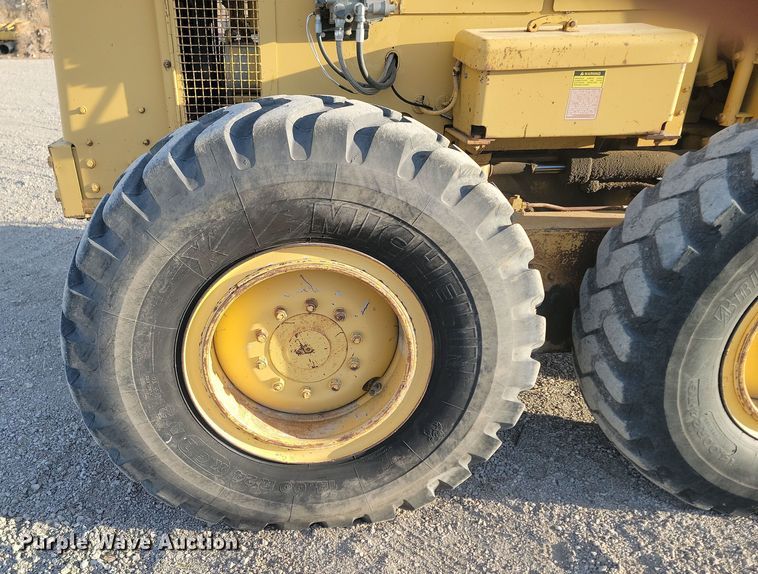 image for item KT9976 1985 Caterpillar 140G  motor grader