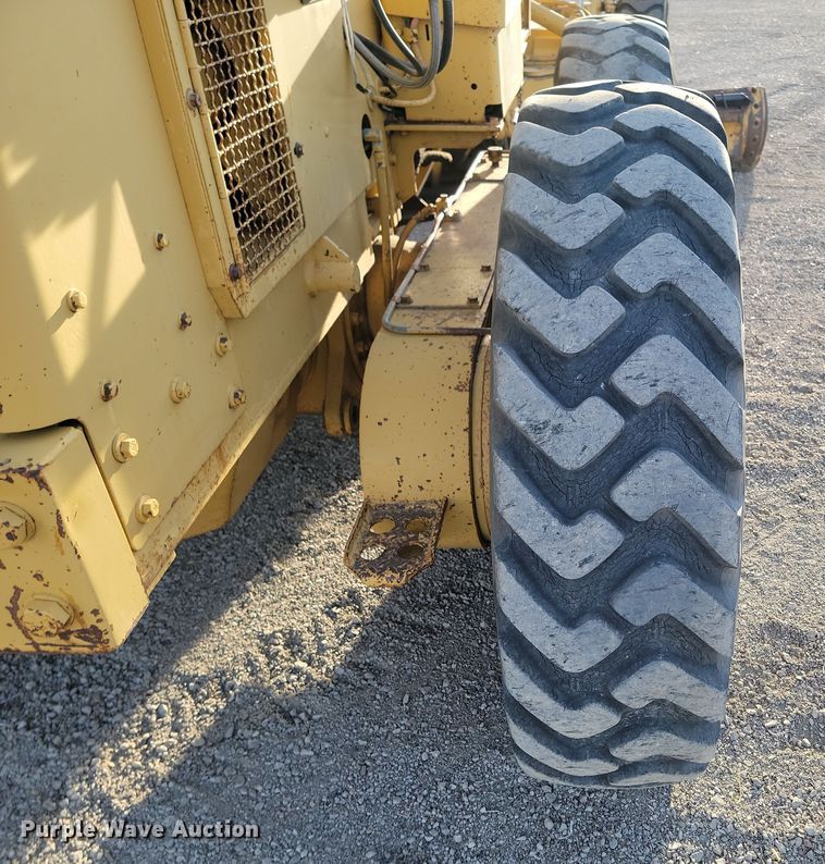 image for item KT9976 1985 Caterpillar 140G  motor grader