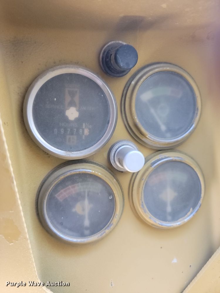 image for item KT9976 1985 Caterpillar 140G  motor grader