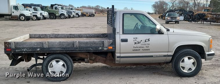 image for item KT9978 1998 GMC 1500  flatbed pickup truck