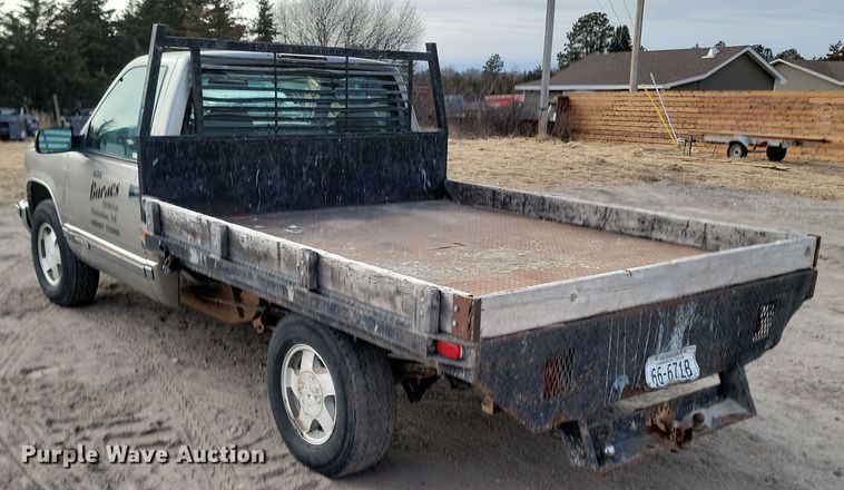 image for item KT9978 1998 GMC 1500  flatbed pickup truck