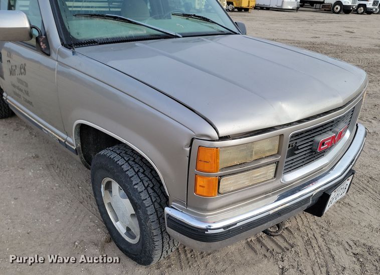 image for item KT9978 1998 GMC 1500  flatbed pickup truck