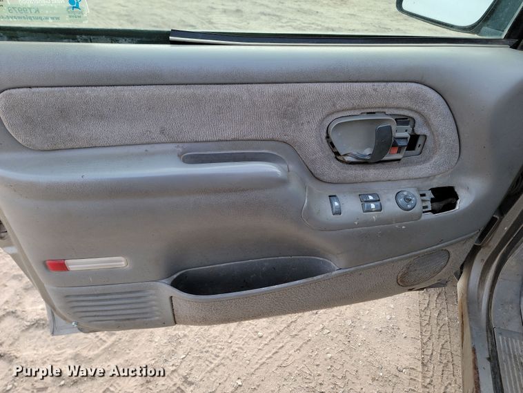 image for item KT9978 1998 GMC 1500  flatbed pickup truck