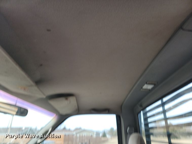 image for item KT9978 1998 GMC 1500  flatbed pickup truck