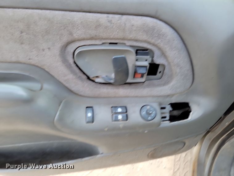 image for item KT9978 1998 GMC 1500  flatbed pickup truck