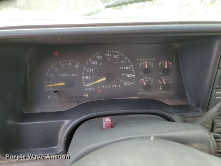 image for item KT9978 1998 GMC 1500  flatbed pickup truck