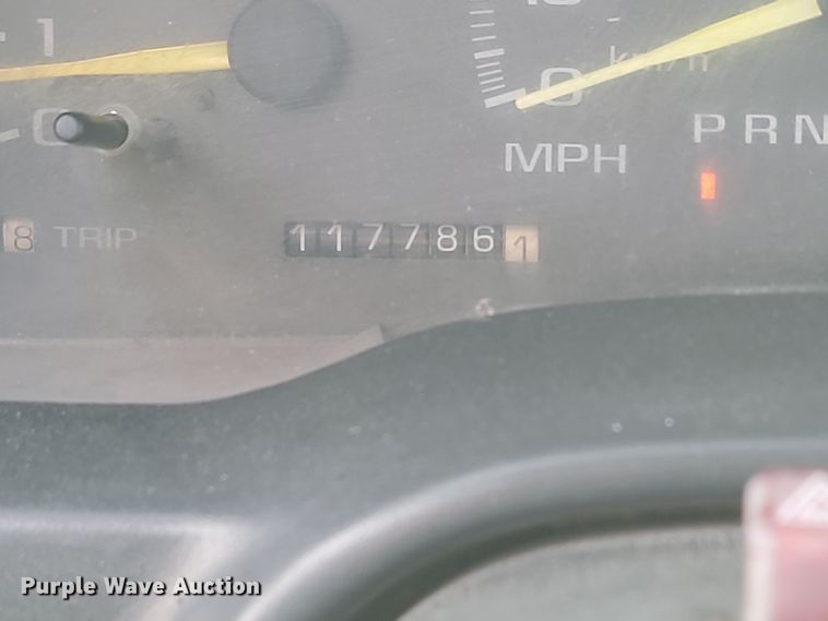 image for item KT9978 1998 GMC 1500  flatbed pickup truck