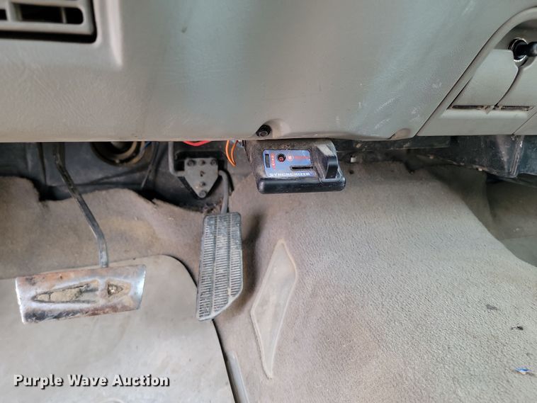 image for item KT9978 1998 GMC 1500  flatbed pickup truck