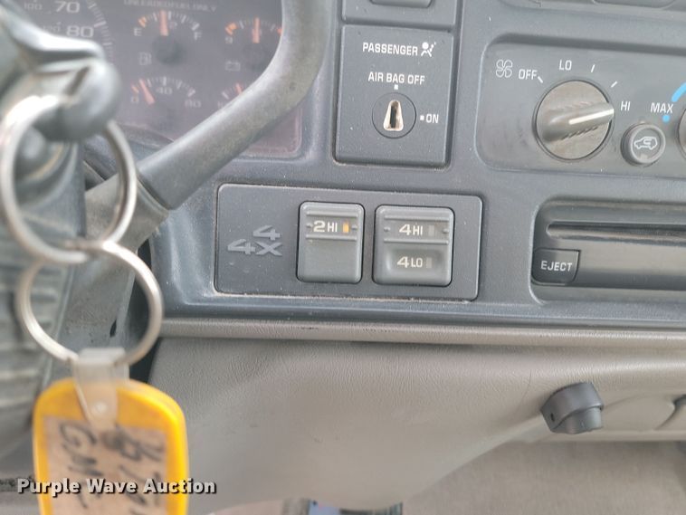 image for item KT9978 1998 GMC 1500  flatbed pickup truck