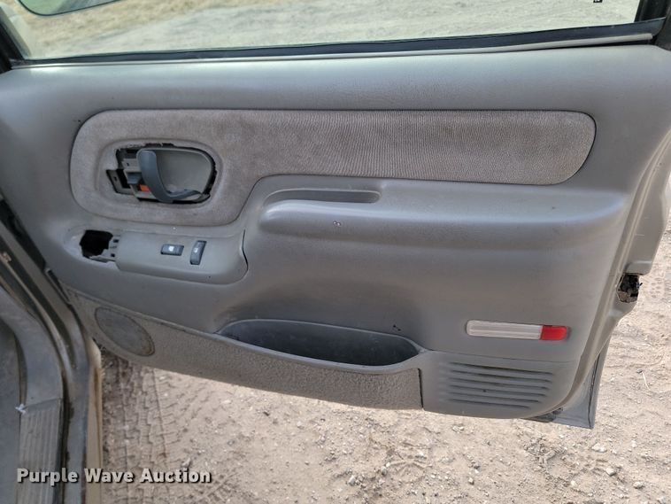 image for item KT9978 1998 GMC 1500  flatbed pickup truck