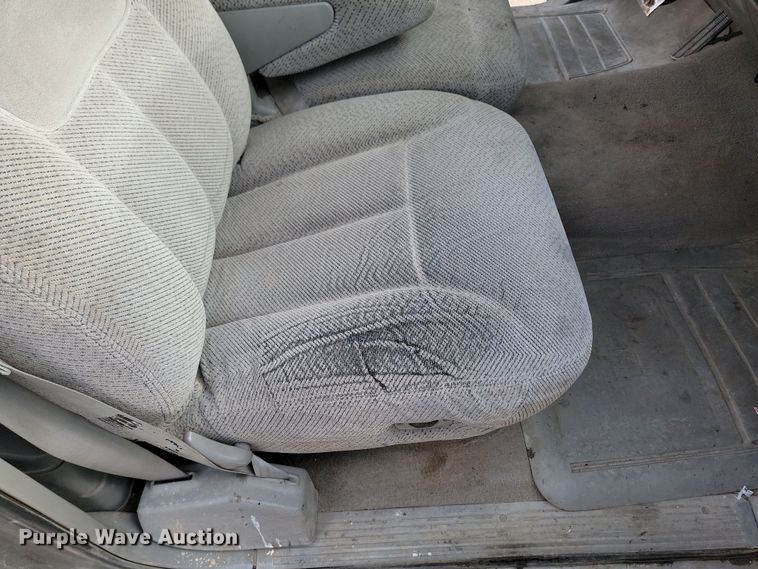 image for item KT9978 1998 GMC 1500  flatbed pickup truck