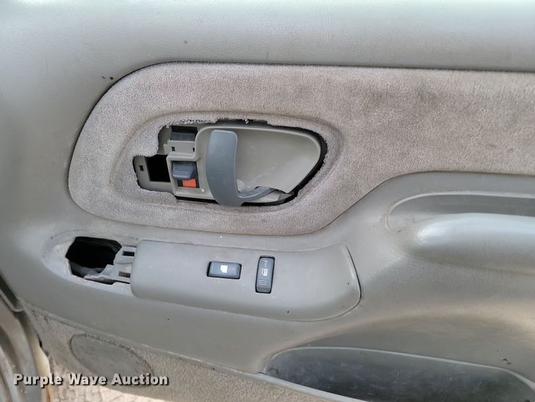 image for item KT9978 1998 GMC 1500  flatbed pickup truck