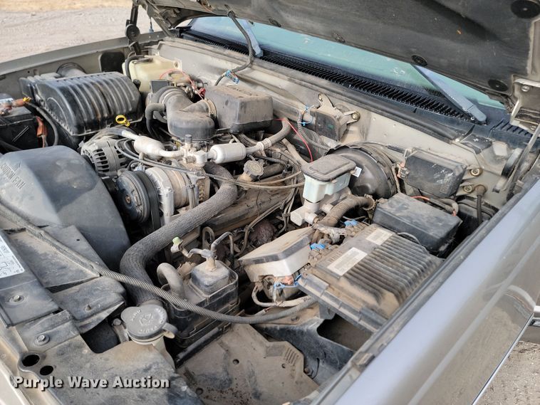 image for item KT9978 1998 GMC 1500  flatbed pickup truck