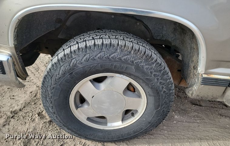 image for item KT9978 1998 GMC 1500  flatbed pickup truck