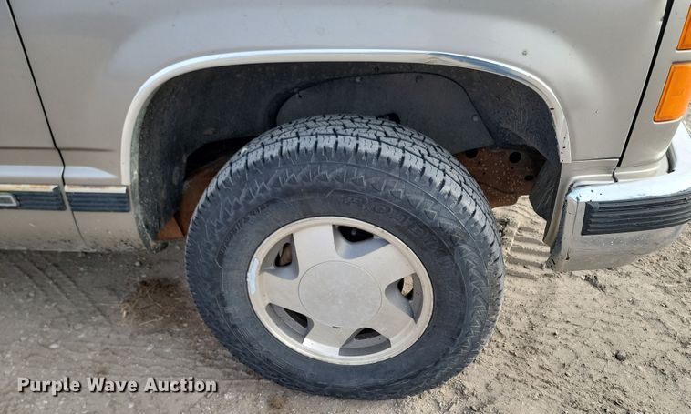 image for item KT9978 1998 GMC 1500  flatbed pickup truck