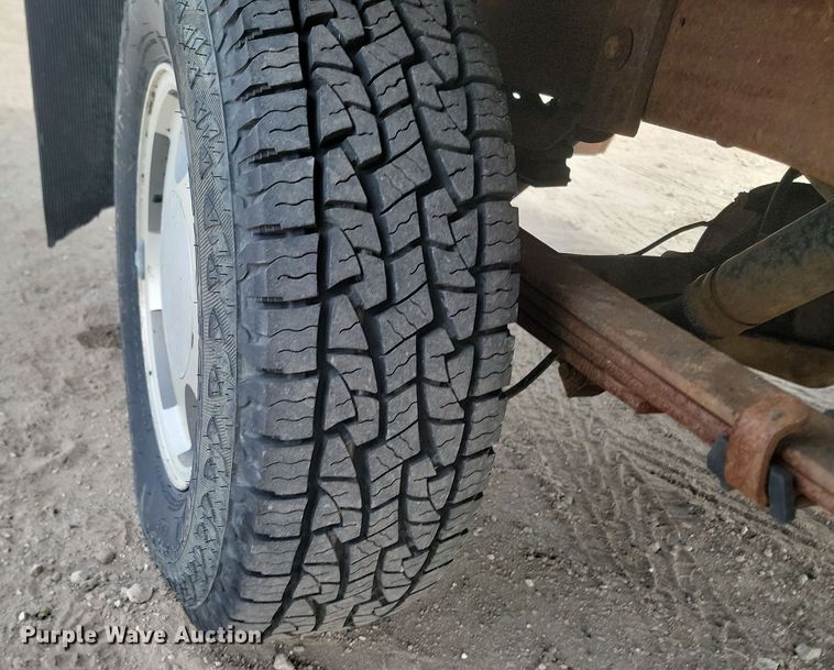 image for item KT9978 1998 GMC 1500  flatbed pickup truck