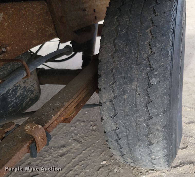 image for item KT9978 1998 GMC 1500  flatbed pickup truck