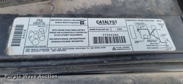 image for item KT9978 1998 GMC 1500  flatbed pickup truck