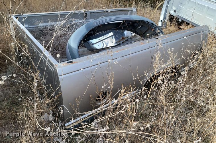 image for item KT9978 1998 GMC 1500  flatbed pickup truck