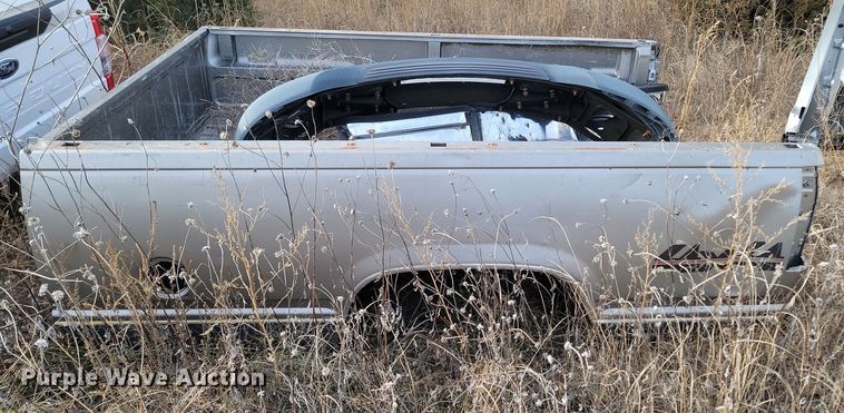 image for item KT9978 1998 GMC 1500  flatbed pickup truck