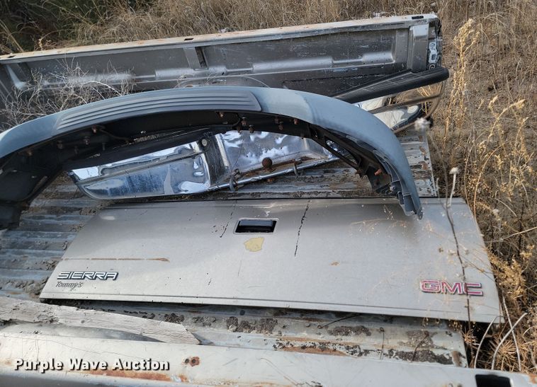 image for item KT9978 1998 GMC 1500  flatbed pickup truck