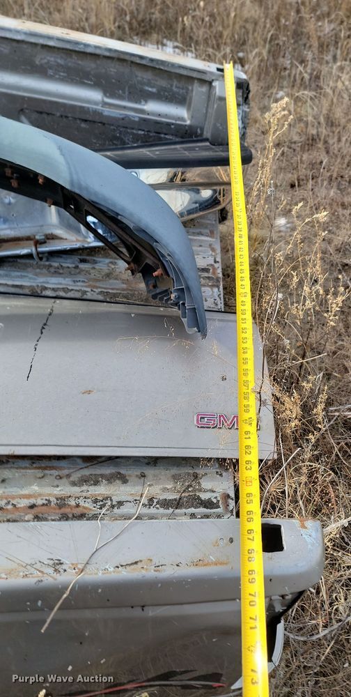 image for item KT9978 1998 GMC 1500  flatbed pickup truck