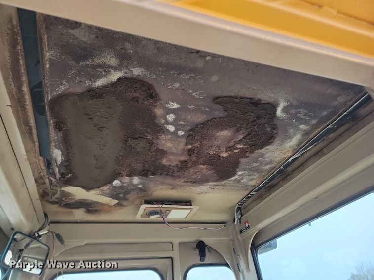 image for item KT9984 1995 John Deere 644G  wheel loader