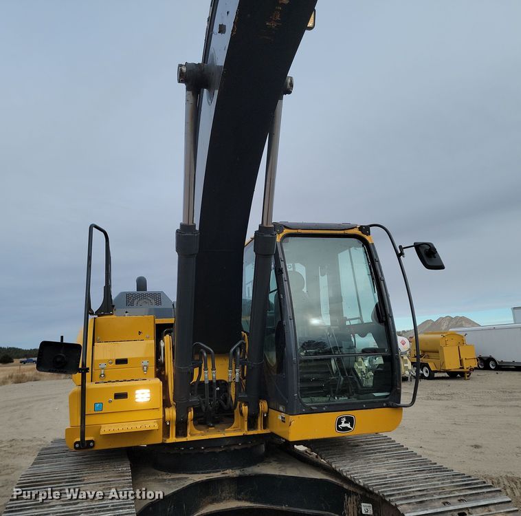 image for item KT9985 2018 John Deere 210G LC  excavator