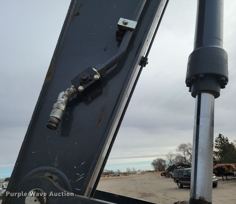 image for item KT9985 2018 John Deere 210G LC  excavator