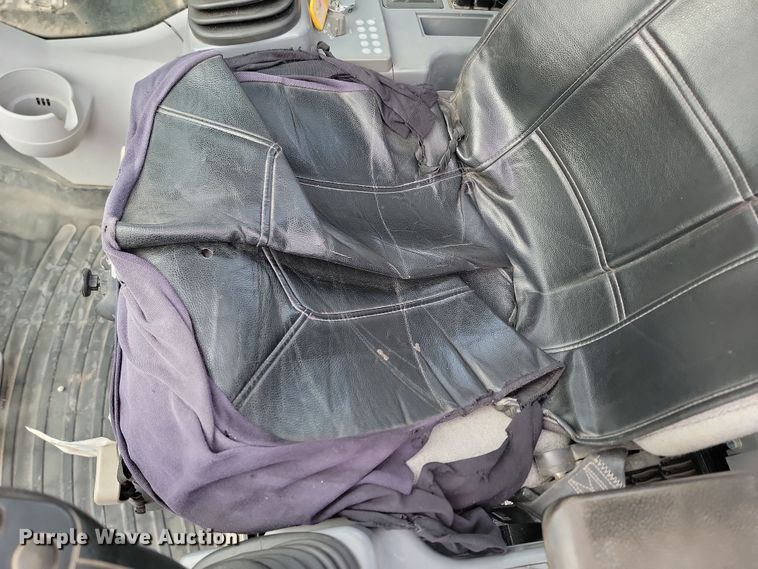 image for item KT9985 2018 John Deere 210G LC  excavator