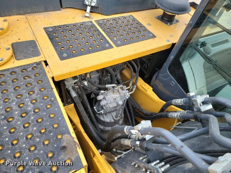 image for item KT9985 2018 John Deere 210G LC  excavator