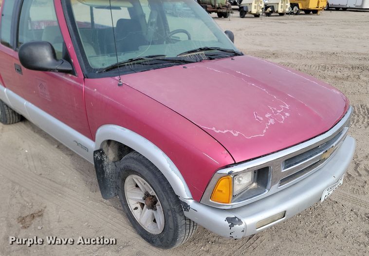 image for item KT9987 1994 Chevrolet S10  Ext. Cab pickup truck