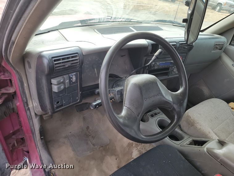 image for item KT9987 1994 Chevrolet S10  Ext. Cab pickup truck