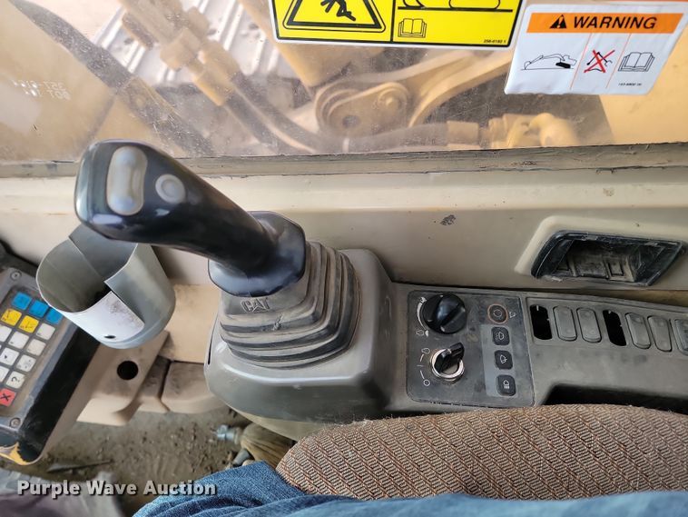 image for item KU9018 2004 Caterpillar 365BL  excavator