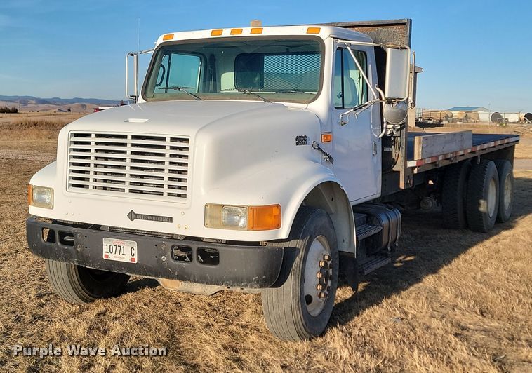 image for item KU9026 1995 International 4700  flatbed truck