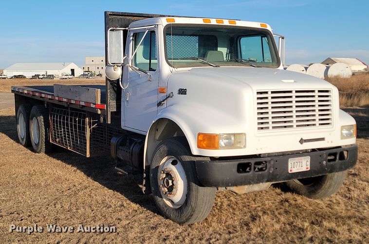 image for item KU9026 1995 International 4700  flatbed truck
