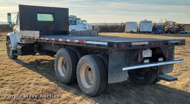 image for item KU9026 1995 International 4700  flatbed truck