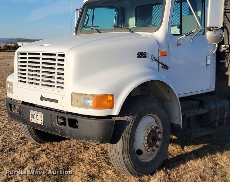 image for item KU9026 1995 International 4700  flatbed truck