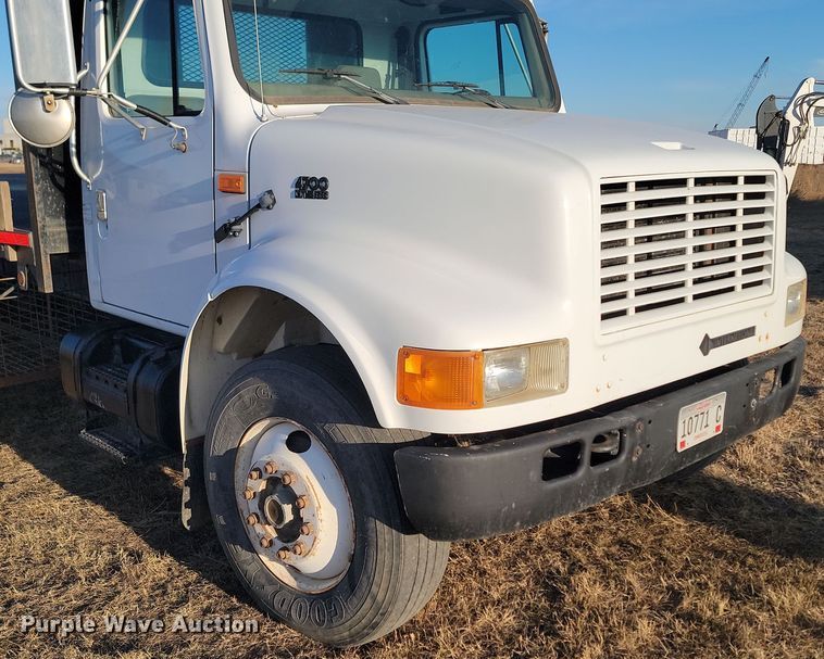 image for item KU9026 1995 International 4700  flatbed truck