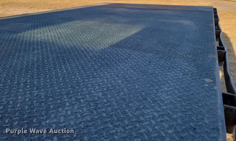 image for item KU9026 1995 International 4700  flatbed truck