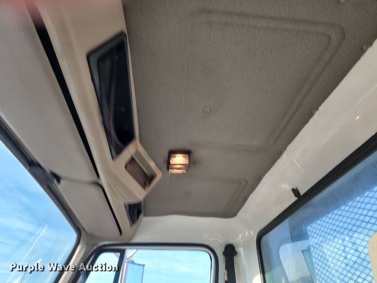 image for item KU9026 1995 International 4700  flatbed truck