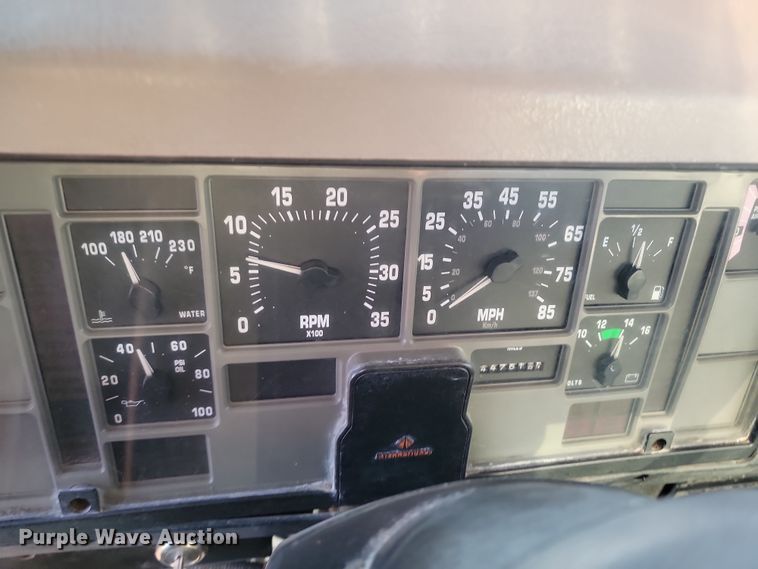 image for item KU9026 1995 International 4700  flatbed truck