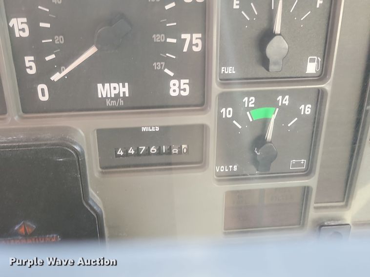 image for item KU9026 1995 International 4700  flatbed truck