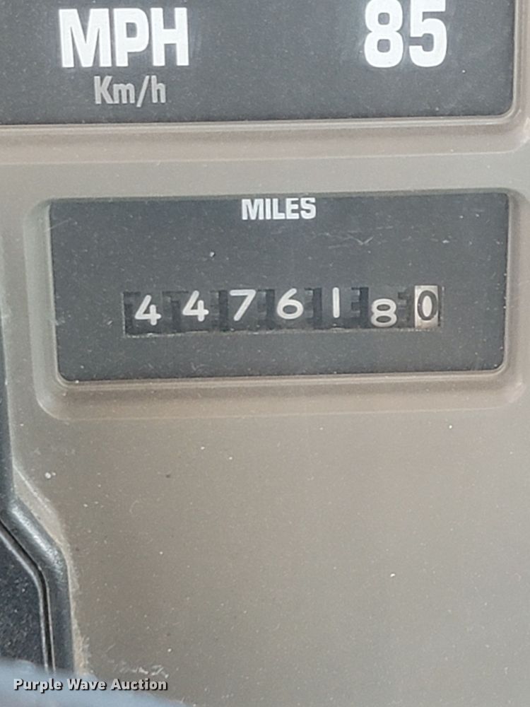 image for item KU9026 1995 International 4700  flatbed truck