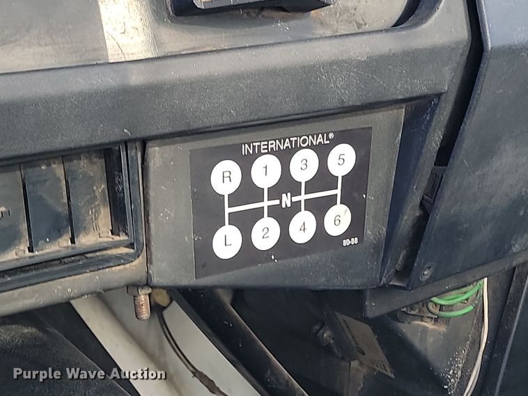 image for item KU9026 1995 International 4700  flatbed truck