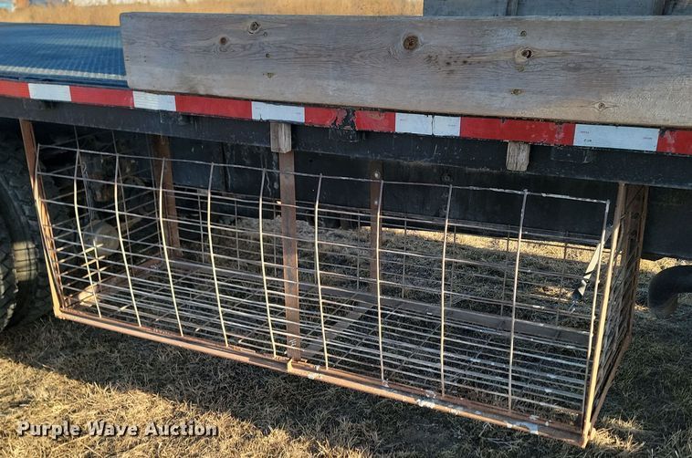 image for item KU9026 1995 International 4700  flatbed truck